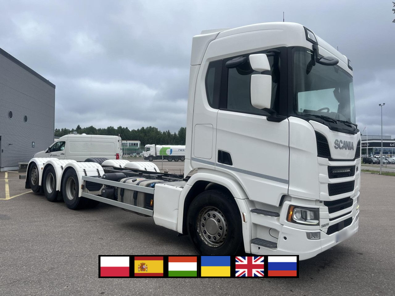 SCANIA R560 B8x4*4 / Chassis / sleeper cab / Power take-off - Caminhão chassi: foto 1 SCANIA R560 B8x4*4 / Chassis / sleeper cab / Power take-off - Caminhão chassi: foto 1