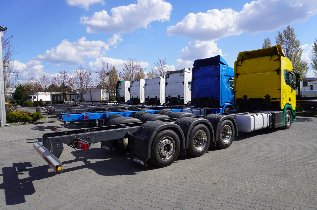 SCANIA R650 V8 / 650 HP/ frame 8.8 m / steered 4th axis / 20 units - Caminhão grua: foto 2 SCANIA R650 V8 / 650 HP/ frame 8.8 m / steered 4th axis / 20 units - Caminhão grua: foto 2