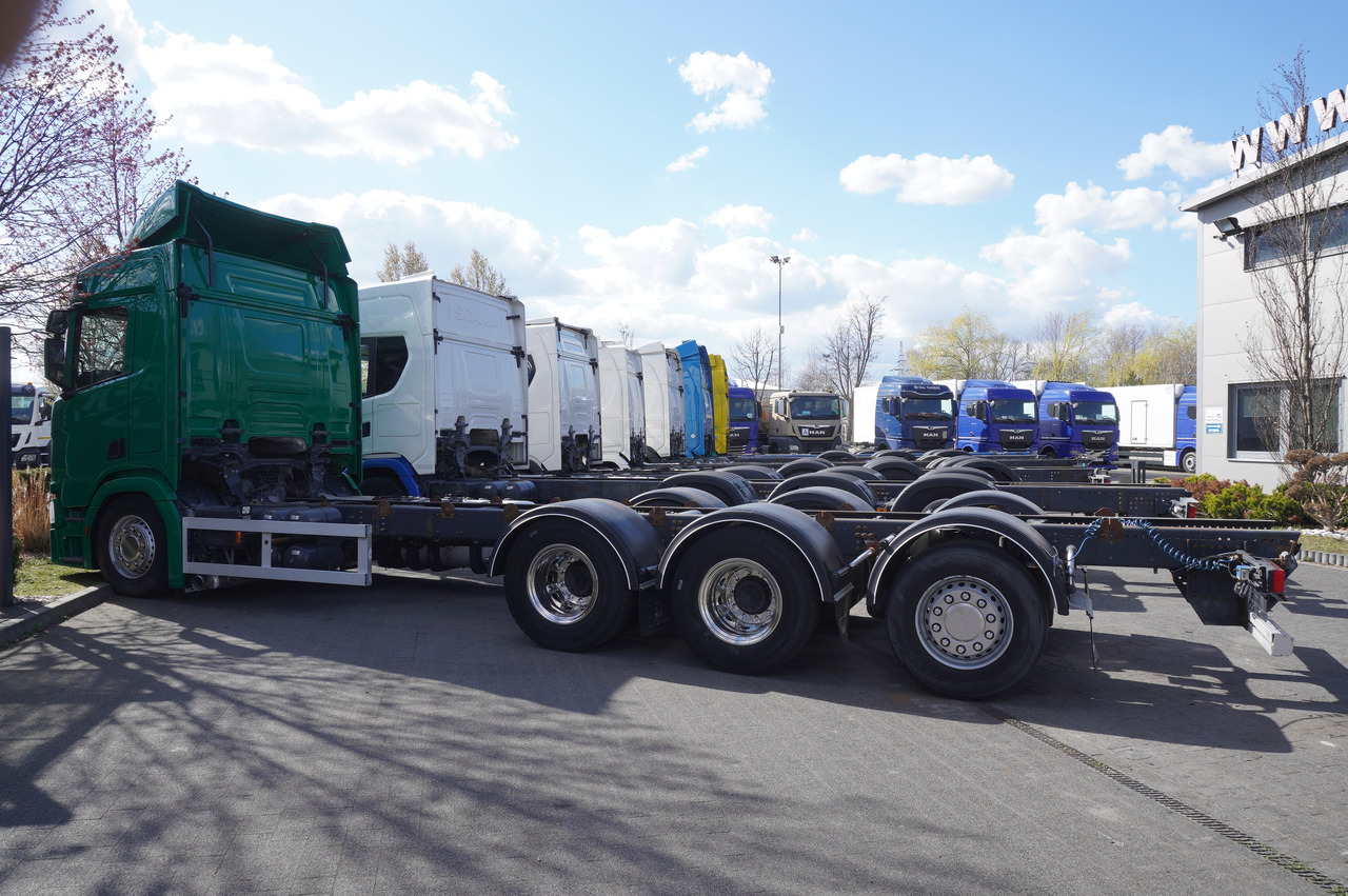 SCANIA R650 V8 / 650 HP/ frame 8.8 m / steered 4th axis / 20 units - Caminhão grua: foto 3 SCANIA R650 V8 / 650 HP/ frame 8.8 m / steered 4th axis / 20 units - Caminhão grua: foto 3