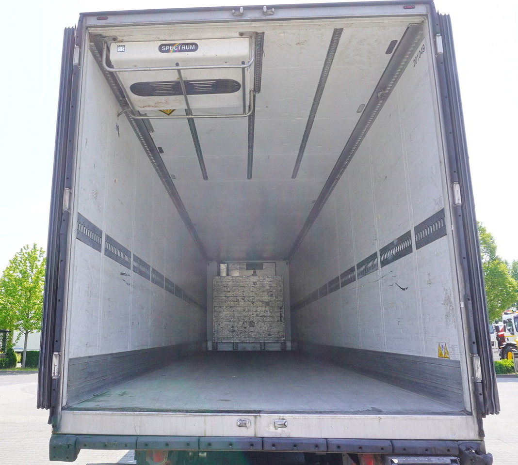 SCHMITZ refrigerated semi-trailer / Thermoking SLX E Spectrum 250 / Multitemperature - Semireboque frigorífico: foto 3 SCHMITZ refrigerated semi-trailer / Thermoking SLX E Spectrum 250 / Multitemperature - Semireboque frigorífico: foto 3