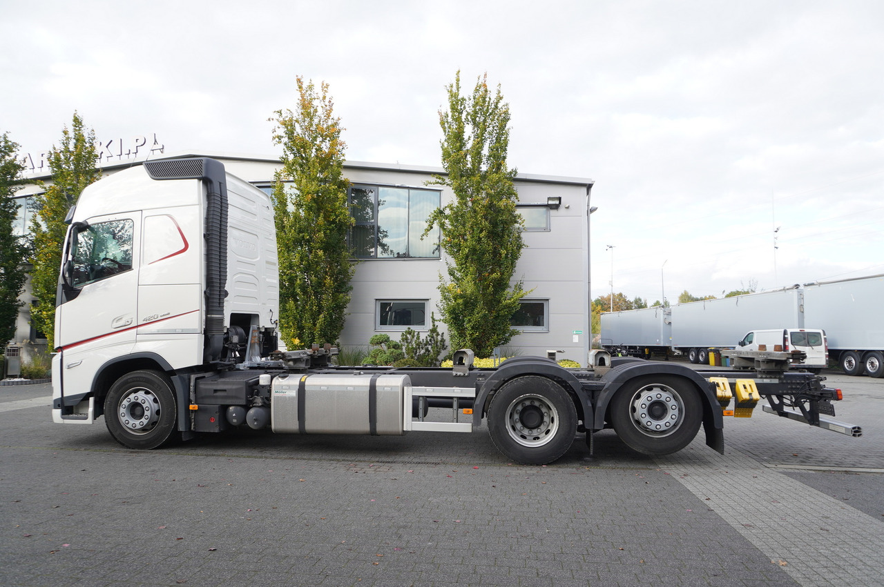VOLVO FH 420 6x2 / BDF / 2022 - Caminhão transportador de contêineres/ Caixa móvel: foto 2 VOLVO FH 420 6x2 / BDF / 2022 - Caminhão transportador de contêineres/ Caixa móvel: foto 2