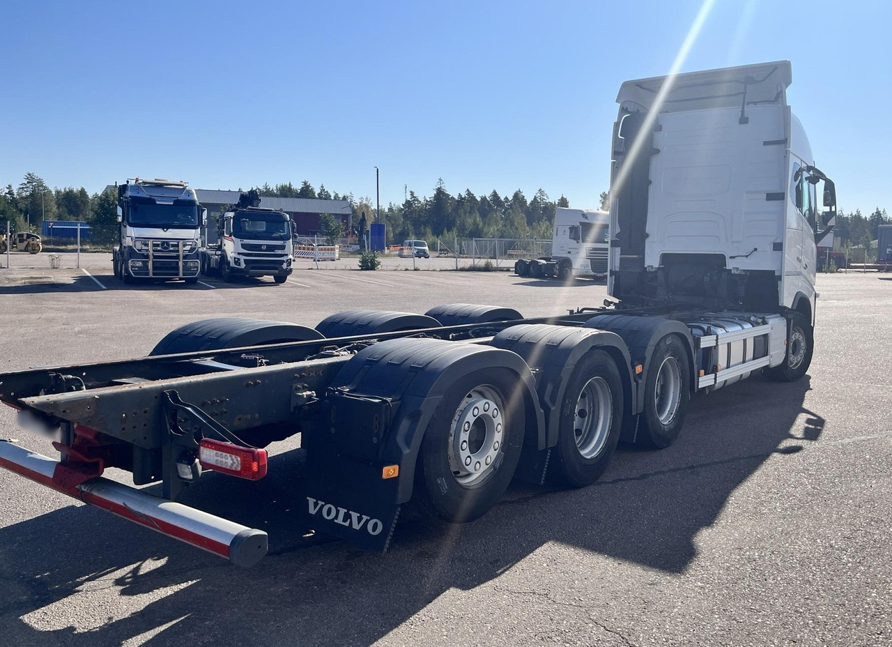 VOLVO FH 650 8x4 / Truck chassis / Sleeper cab - Caminhão chassi: foto 3 VOLVO FH 650 8x4 / Truck chassis / Sleeper cab - Caminhão chassi: foto 3