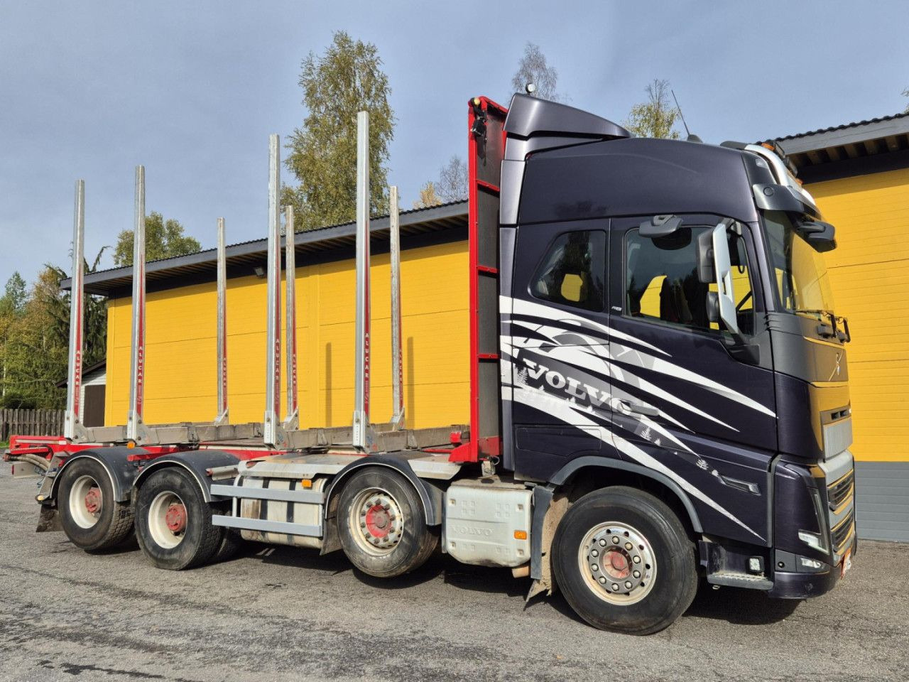VOLVO FH 750 8x4 / 2 lifted axles / timber truck - Caminhão chassi: foto 3 VOLVO FH 750 8x4 / 2 lifted axles / timber truck - Caminhão chassi: foto 3