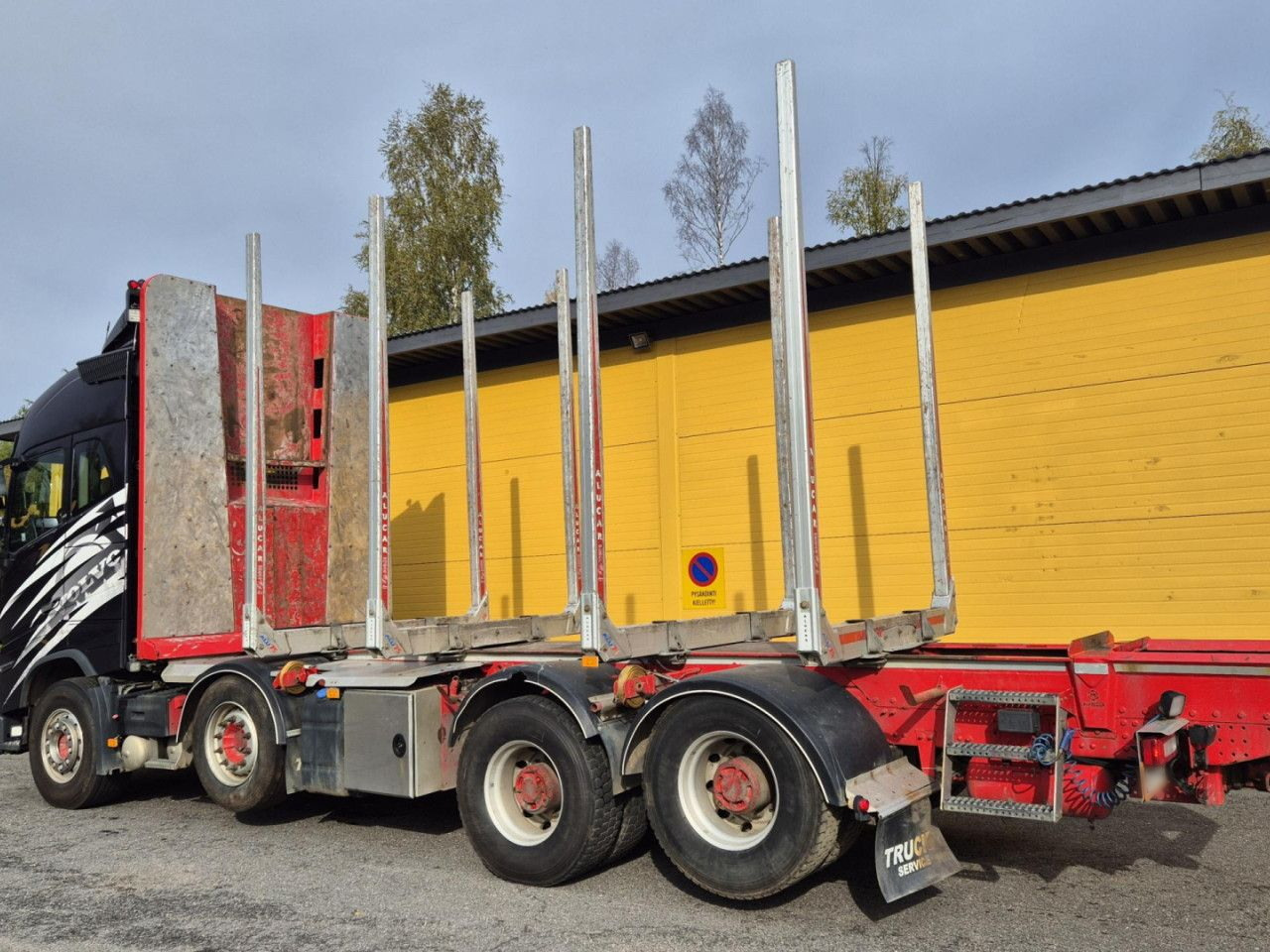 VOLVO FH 750 8x4 / 2 lifted axles / timber truck - Caminhão chassi: foto 2 VOLVO FH 750 8x4 / 2 lifted axles / timber truck - Caminhão chassi: foto 2