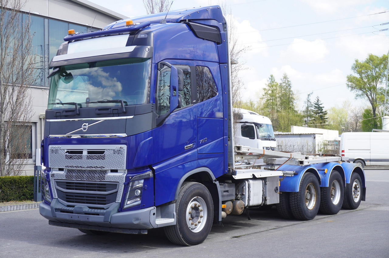 VOLVO FH16 750 8x4 / 750 HP! / 20 t load capacity / stanchion superstructure - Caminhão grua: foto 4 VOLVO FH16 750 8x4 / 750 HP! / 20 t load capacity / stanchion superstructure - Caminhão grua: foto 4