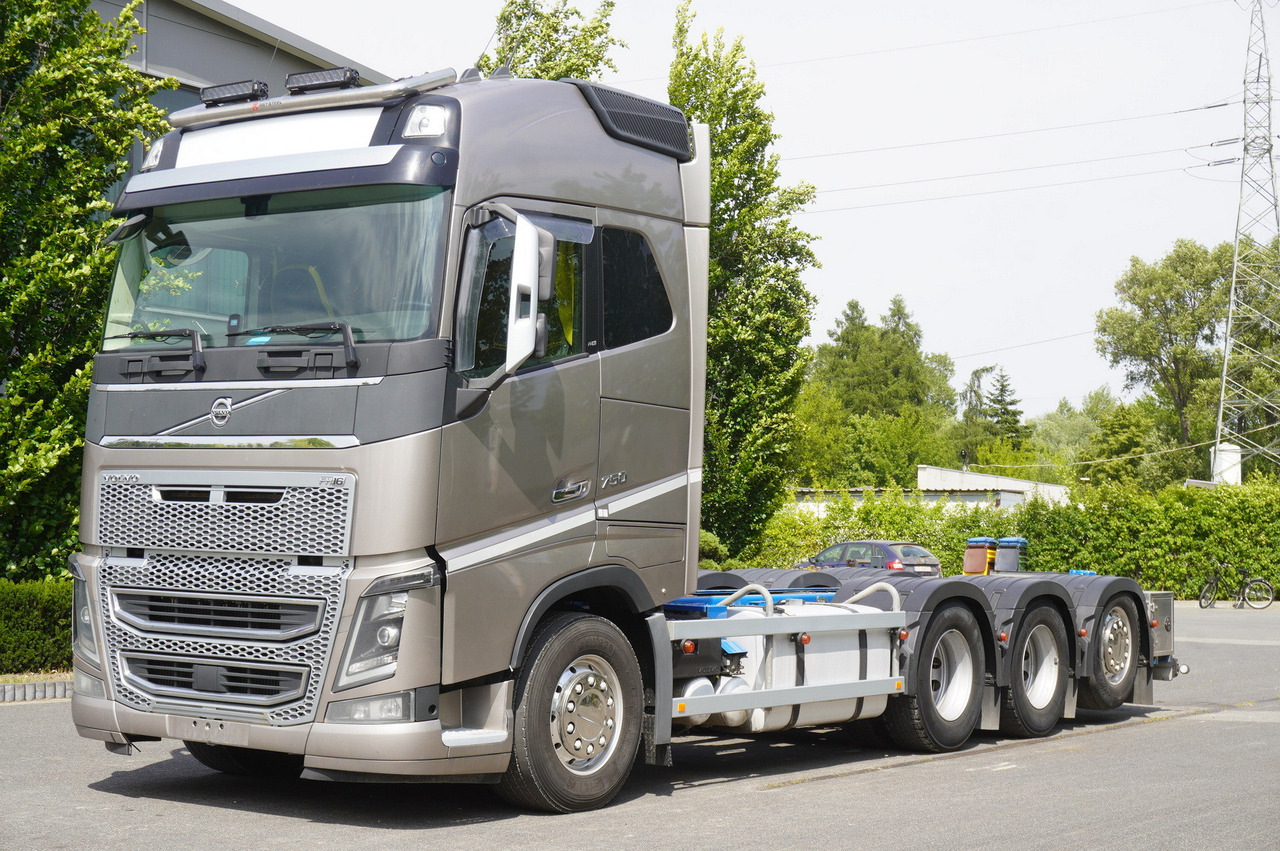 VOLVO FH16 750 8x4x4 / 750 HP! / Frame 685 cm / Steered 4th axle - Caminhão chassi: foto 2 VOLVO FH16 750 8x4x4 / 750 HP! / Frame 685 cm / Steered 4th axle - Caminhão chassi: foto 2