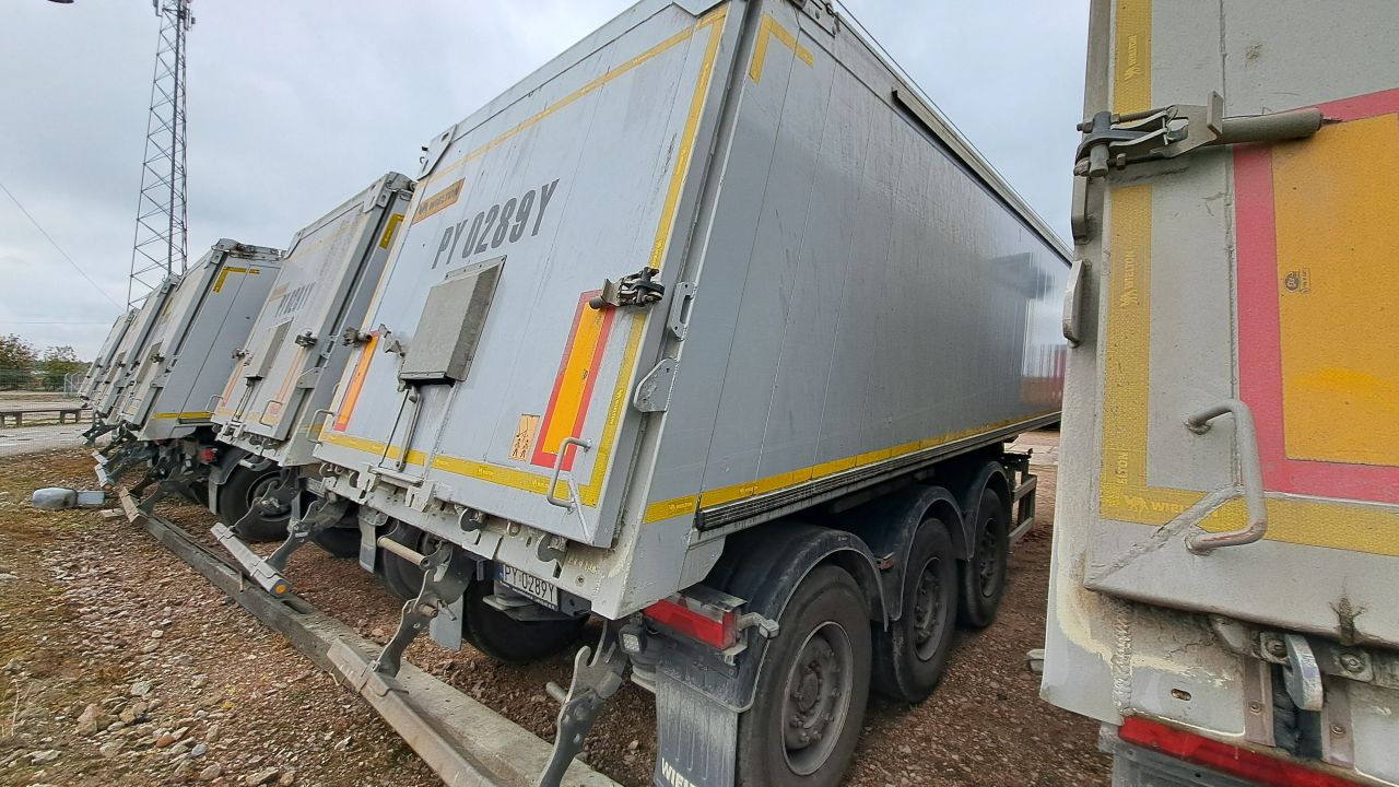 WIELTON NW-3 / weight 6.2 t / capacity 38m3 / Electrically folded roof / Teflon / 20 units, 2022 - Semireboque basculante: foto 4 WIELTON NW-3 / weight 6.2 t / capacity 38m3 / Electrically folded roof / Teflon / 20 units, 2022 - Semireboque basculante: foto 4
