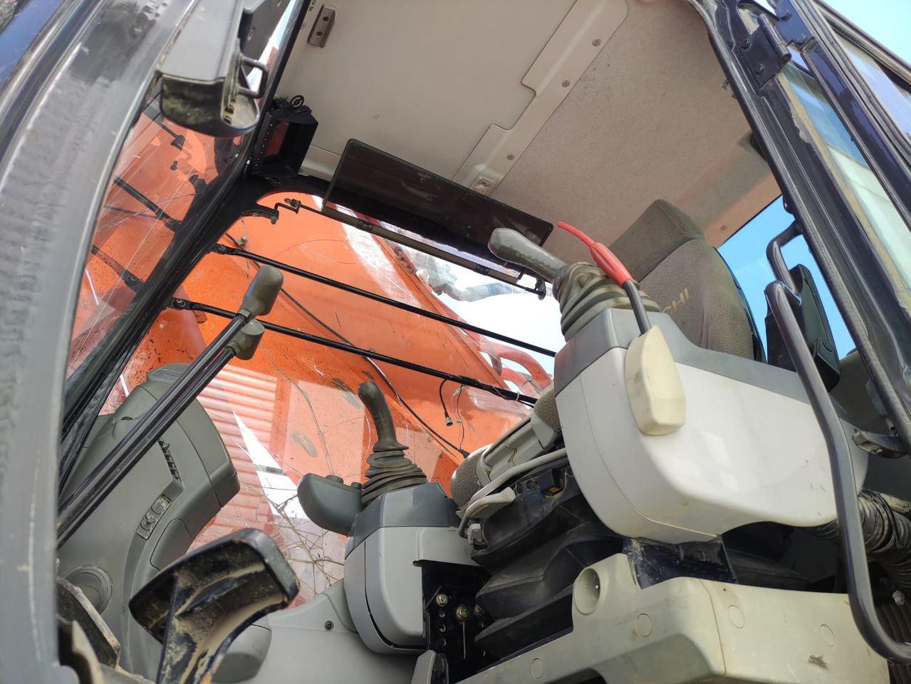 HITACHI ZX520LCH-5B - Escavadeira: foto 5 HITACHI ZX520LCH-5B - Escavadeira: foto 5