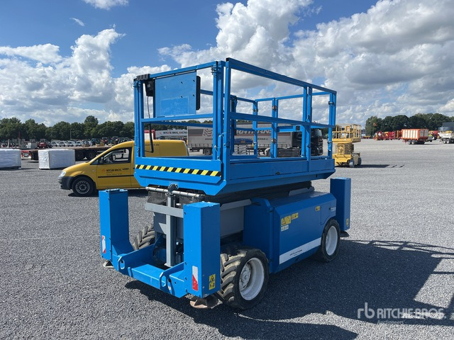 2011 Genie GS3268RT 4x4 Scissor Lift - Plataforma de Tijera/ Plataforma de tesoura: foto 4 2011 Genie GS3268RT 4x4 Scissor Lift - Plataforma de Tijera/ Plataforma de tesoura: foto 4