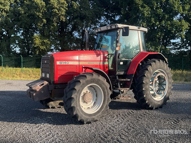 Massey Ferguson 8140 4WD Tractor - Trator: foto 1 Massey Ferguson 8140 4WD Tractor - Trator: foto 1