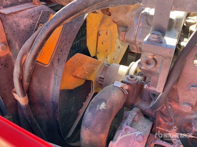 1997 Massey Ferguson 374S 2WD Tractor - Trator: foto 5 1997 Massey Ferguson 374S 2WD Tractor - Trator: foto 5