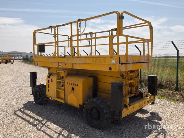 2004 Haulotte H15SX 4x4 Diesel Scissor Lift - Plataforma de Tijera/ Plataforma de tesoura: foto 4 2004 Haulotte H15SX 4x4 Diesel Scissor Lift - Plataforma de Tijera/ Plataforma de tesoura: foto 4