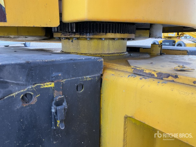 2006 Haulotte HA12IP 2WD Electric Articulating Boom Lift - Plataforma articulada: foto 4 2006 Haulotte HA12IP 2WD Electric Articulating Boom Lift - Plataforma articulada: foto 4