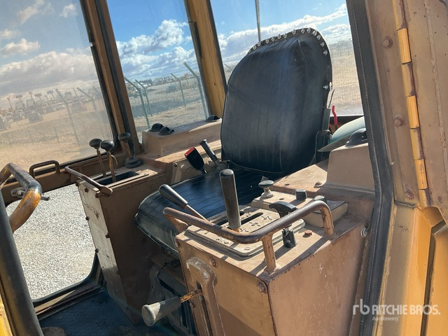 Cat D4C Z Crawler Dozer - Buldôzer: foto 4 Cat D4C Z Crawler Dozer - Buldôzer: foto 4