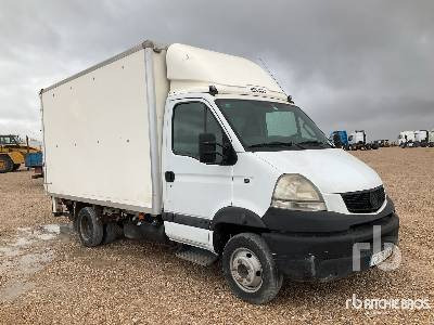 RENAULT 120.35 4x2 - Caminhão furgão: foto 4 RENAULT 120.35 4x2 - Caminhão furgão: foto 4