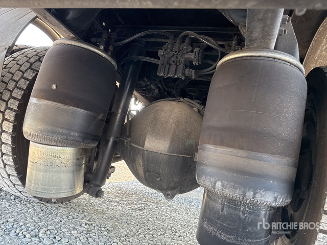 2000 Renault Premium 300 2000 Benelli 10510/3S2 6000 kg ... Flatbed Truck with Crane - Camião de caixa aberta/ Plataforma, Caminhão grua: foto 5 2000 Renault Premium 300 2000 Benelli 10510/3S2 6000 kg ... Flatbed Truck with Crane - Camião de caixa aberta/ Plataforma, Caminhão grua: foto 5