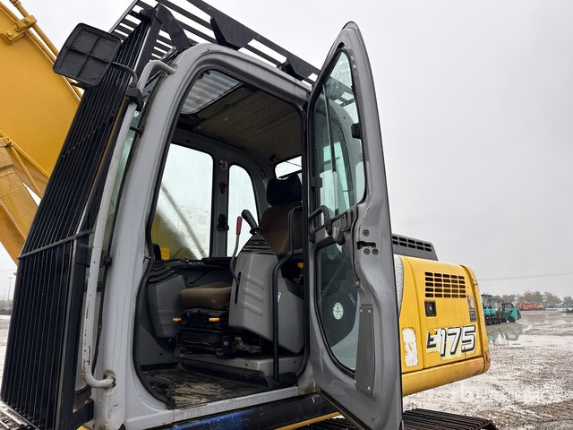 2006 New Holland E175 Tracked Excavator - Escavadora de rastos: foto 5 2006 New Holland E175 Tracked Excavator - Escavadora de rastos: foto 5