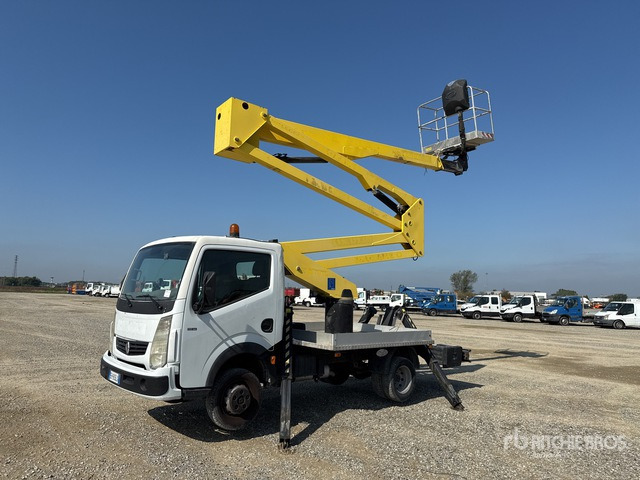 2011 Renault Maxity 110Dxi 2011 Socage DA320 20 m on Bucket Truck - Caminhão com plataforma aérea: foto 2 2011 Renault Maxity 110Dxi 2011 Socage DA320 20 m on Bucket Truck - Caminhão com plataforma aérea: foto 2