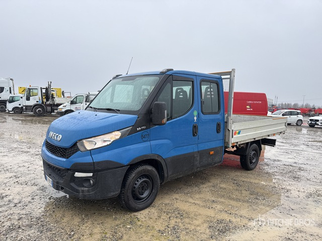 2015 Iveco Daily 33-110 Crew Cab Flatbed Truck - Camião de caixa aberta/ Plataforma: foto 1 2015 Iveco Daily 33-110 Crew Cab Flatbed Truck - Camião de caixa aberta/ Plataforma: foto 1
