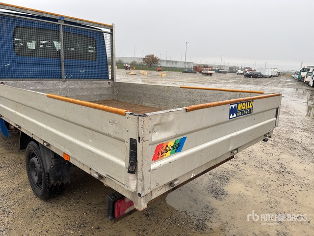 2015 Iveco Daily 33-110 Crew Cab Flatbed Truck - Camião de caixa aberta/ Plataforma: foto 4 2015 Iveco Daily 33-110 Crew Cab Flatbed Truck - Camião de caixa aberta/ Plataforma: foto 4