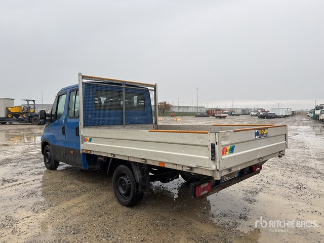 2015 Iveco Daily 33-110 Crew Cab Flatbed Truck - Camião de caixa aberta/ Plataforma: foto 2 2015 Iveco Daily 33-110 Crew Cab Flatbed Truck - Camião de caixa aberta/ Plataforma: foto 2