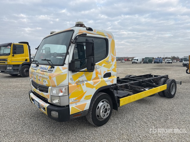 2015 Mitsubishi Fuso Canter 7C18 4x2 Cab and Chassis - Caminhão chassi: foto 1 2015 Mitsubishi Fuso Canter 7C18 4x2 Cab and Chassis - Caminhão chassi: foto 1
