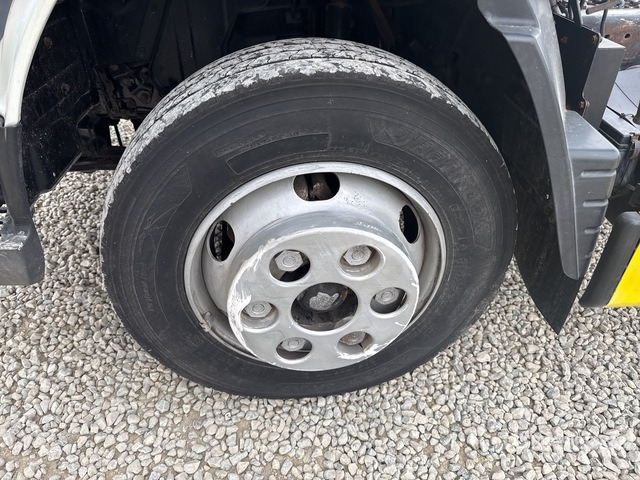 2015 Mitsubishi Fuso Canter 7C18 4x2 Cab and Chassis - Caminhão chassi: foto 5 2015 Mitsubishi Fuso Canter 7C18 4x2 Cab and Chassis - Caminhão chassi: foto 5