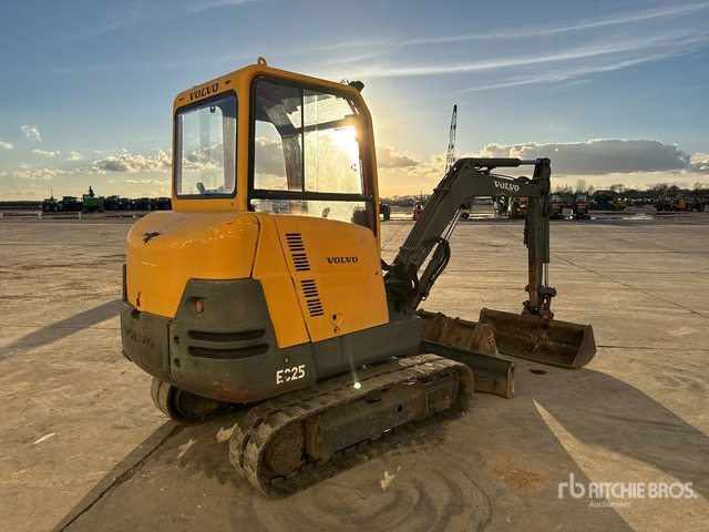 2001 Volvo 281 Mini-Pelle Mini Excavator: <6.6t - Mini escavadeira: foto 3 2001 Volvo 281 Mini-Pelle Mini Excavator: <6.6t - Mini escavadeira: foto 3