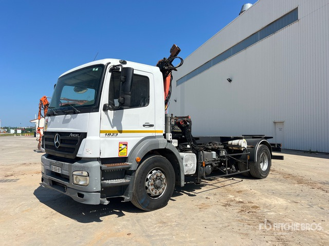 2006 Mercedes-Benz Axor 1823 4x2 Chassis Cabine Avec Grue 4x2 Cab and Chassis - Caminhão chassi, Caminhão grua: foto 1 2006 Mercedes-Benz Axor 1823 4x2 Chassis Cabine Avec Grue 4x2 Cab and Chassis - Caminhão chassi, Caminhão grua: foto 1