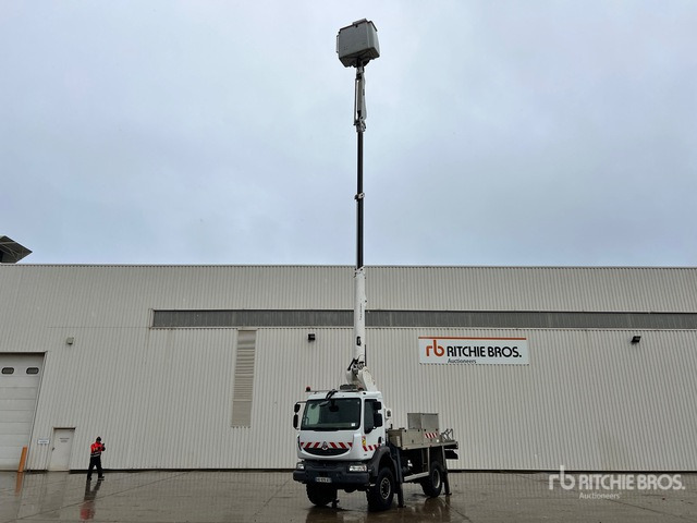 2009 Renault Midlum 240 DXi France Elevateur EL172TPM AM02 ... Bucket Truck - Caminhão com plataforma aérea: foto 2 2009 Renault Midlum 240 DXi France Elevateur EL172TPM AM02 ... Bucket Truck - Caminhão com plataforma aérea: foto 2