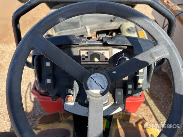 2013 Dynapac CC1300 Compacteur Vibrant Tandem Double Drum Roller - Compactador de asfalto: foto 3 2013 Dynapac CC1300 Compacteur Vibrant Tandem Double Drum Roller - Compactador de asfalto: foto 3