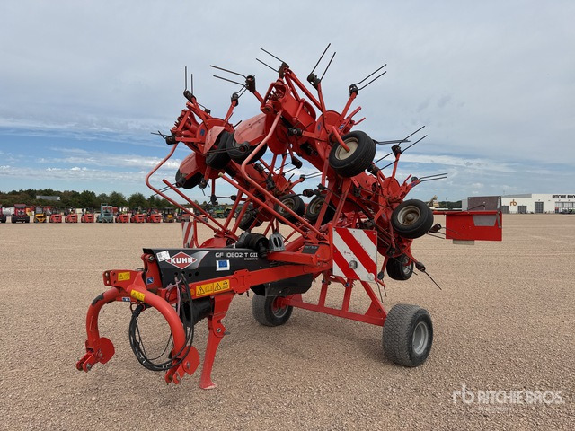 2014 Kuhn GF 10802 T G2 10.8 m 2-Point 10 Rotor Faneuse Hay Tedder - Ancinho enleirador: foto 2 2014 Kuhn GF 10802 T G2 10.8 m 2-Point 10 Rotor Faneuse Hay Tedder - Ancinho enleirador: foto 2