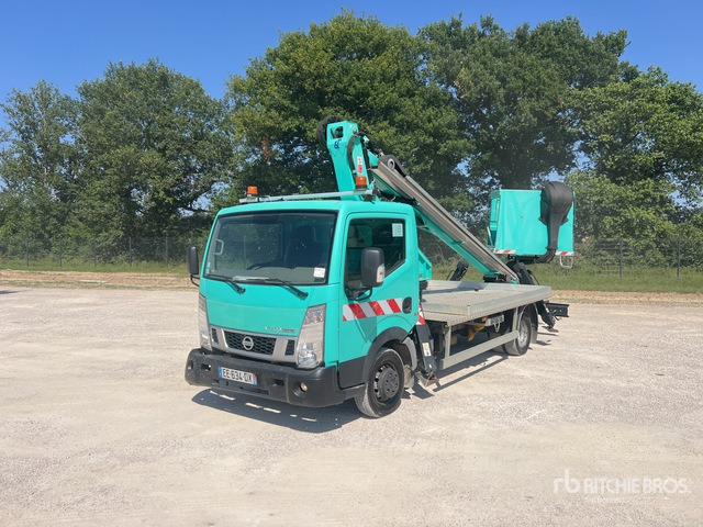 2016 Nissan Cabstar NT400 2016 Oil&Steel Scorpion 1812 16 ... Bucket Truck - Caminhão com plataforma aérea: foto 2 2016 Nissan Cabstar NT400 2016 Oil&Steel Scorpion 1812 16 ... Bucket Truck - Caminhão com plataforma aérea: foto 2