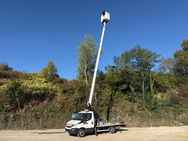 2019 Iveco Daily 2018 Klubb KT48 16 m on 4x2 Cam ... Bucket Truck - Caminhão com plataforma aérea: foto 3 2019 Iveco Daily 2018 Klubb KT48 16 m on 4x2 Cam ... Bucket Truck - Caminhão com plataforma aérea: foto 3