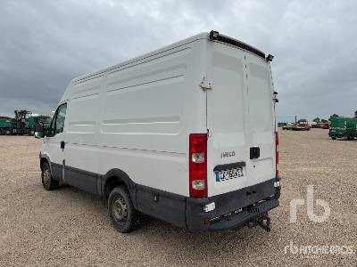 IVECO DAILY 35S12 Vehicule Utilitaire (Inoperable) - Furgão: foto 2 IVECO DAILY 35S12 Vehicule Utilitaire (Inoperable) - Furgão: foto 2