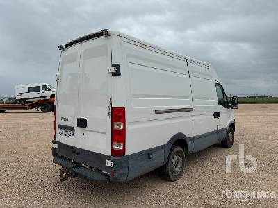 IVECO DAILY 35S12 Vehicule Utilitaire (Inoperable) - Furgão: foto 3 IVECO DAILY 35S12 Vehicule Utilitaire (Inoperable) - Furgão: foto 3