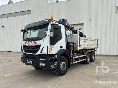 IVECO TRAKKER 410 EEV 2013 Fassi F133 5580 kg on 6x4 ... - Caminhão basculante: foto 1 IVECO TRAKKER 410 EEV 2013 Fassi F133 5580 kg on 6x4 ... - Caminhão basculante: foto 1