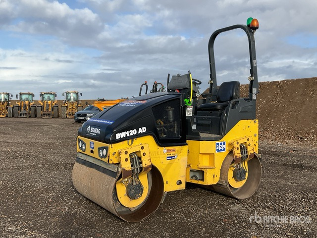 2015 Bomag 120AD-5 Double Drum Roller - Rolo: foto 1 2015 Bomag 120AD-5 Double Drum Roller - Rolo: foto 1