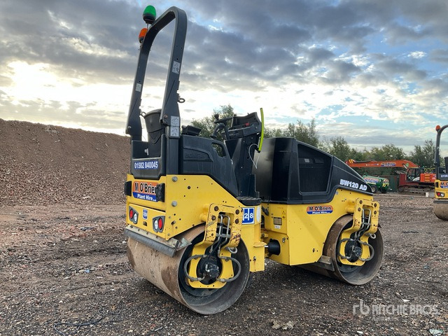 2015 Bomag 120AD-5 Double Drum Roller - Rolo: foto 4 2015 Bomag 120AD-5 Double Drum Roller - Rolo: foto 4