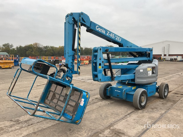 2015 Genie Z45/25J 2015 Genie Z45/25 Articulating Boom Lift Articulating Boom Lift - Plataforma articulada: foto 1 2015 Genie Z45/25J 2015 Genie Z45/25 Articulating Boom Lift Articulating Boom Lift - Plataforma articulada: foto 1