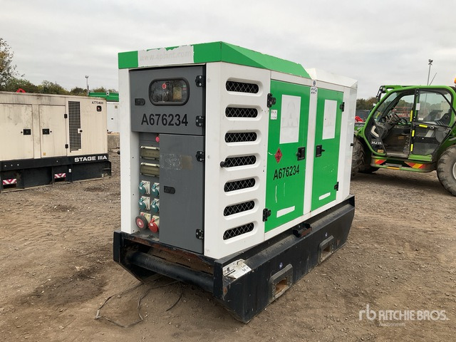 2015 Sdmo R110C3 2015 Sdmo R110 Generator Set Generator Set - Gerador elétrico: foto 4 2015 Sdmo R110C3 2015 Sdmo R110 Generator Set Generator Set - Gerador elétrico: foto 4