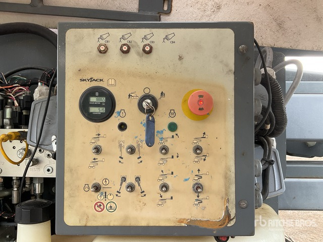 2015 Skyjack SJ51AJ 4WD Diesel Articulating Boom Lift - Plataforma articulada: foto 5 2015 Skyjack SJ51AJ 4WD Diesel Articulating Boom Lift - Plataforma articulada: foto 5