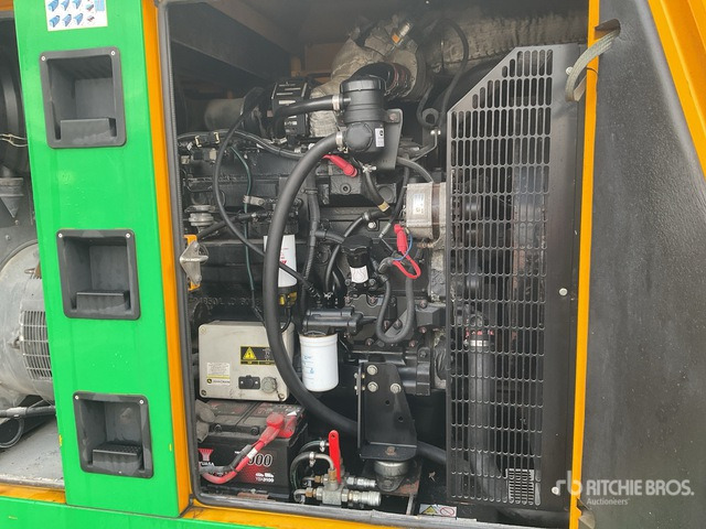 2016 Sdmo R220C3 200 kVA Skid-Mounted Generator Set - Gerador elétrico: foto 5 2016 Sdmo R220C3 200 kVA Skid-Mounted Generator Set - Gerador elétrico: foto 5