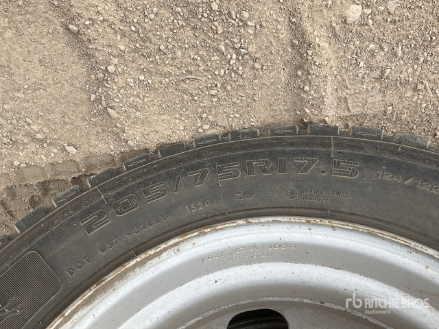 2021 Mitsubishi Canter 4x2 Flatbed Truck - Camião de caixa aberta/ Plataforma: foto 5 2021 Mitsubishi Canter 4x2 Flatbed Truck - Camião de caixa aberta/ Plataforma: foto 5