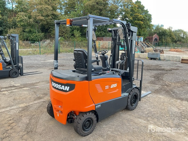 2023 Doosan B25X-7 PLUS 2023 Doosan B25X-7 PLUS 2500 kg Electric Forklift - (Unused) Electric Forklift - Empilhadeira elétrica: foto 3 2023 Doosan B25X-7 PLUS 2023 Doosan B25X-7 PLUS 2500 kg Electric Forklift - (Unused) Electric Forklift - Empilhadeira elétrica: foto 3