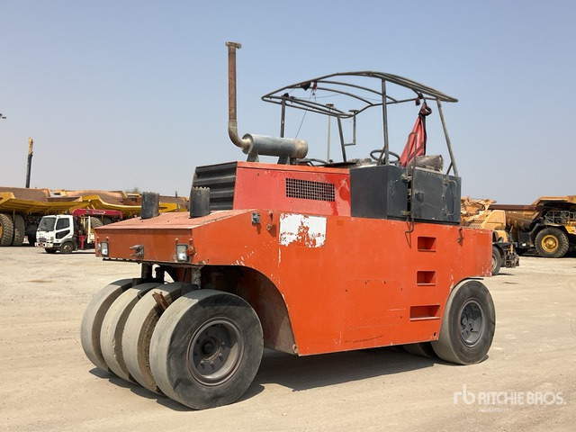 2001 Hamm GRW18 8 Wheel Pneumatic Roller - Compactador de pneus: foto 2 2001 Hamm GRW18 8 Wheel Pneumatic Roller - Compactador de pneus: foto 2