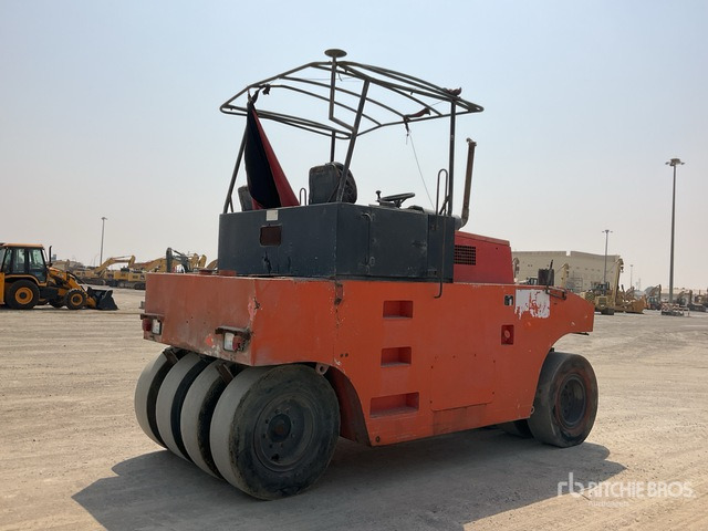 2001 Hamm GRW18 8 Wheel Pneumatic Roller - Compactador de pneus: foto 4 2001 Hamm GRW18 8 Wheel Pneumatic Roller - Compactador de pneus: foto 4