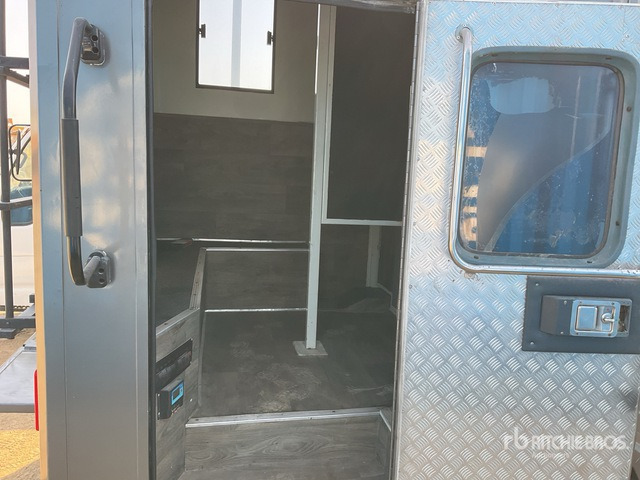 2008 Ford F-350 4x2 Horse Transporting Truck :Misc. Truck - Caminhão para transporte de cavalos: foto 5 2008 Ford F-350 4x2 Horse Transporting Truck :Misc. Truck - Caminhão para transporte de cavalos: foto 5