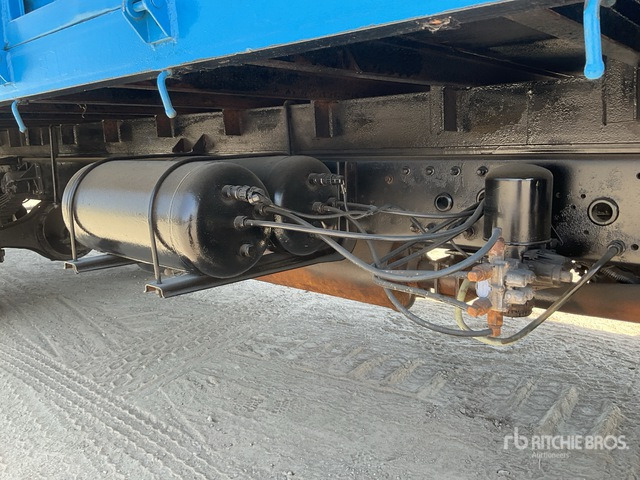 2010 FAW 1120P9K2L3E 4x2 Flatbed Truck - Camião de caixa aberta/ Plataforma: foto 5 2010 FAW 1120P9K2L3E 4x2 Flatbed Truck - Camião de caixa aberta/ Plataforma: foto 5