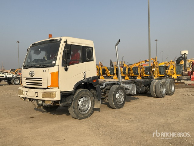 2014 FAW CA1313P 8x4 Twin-Steer Cab and Chassis - Caminhão chassi: foto 2 2014 FAW CA1313P 8x4 Twin-Steer Cab and Chassis - Caminhão chassi: foto 2